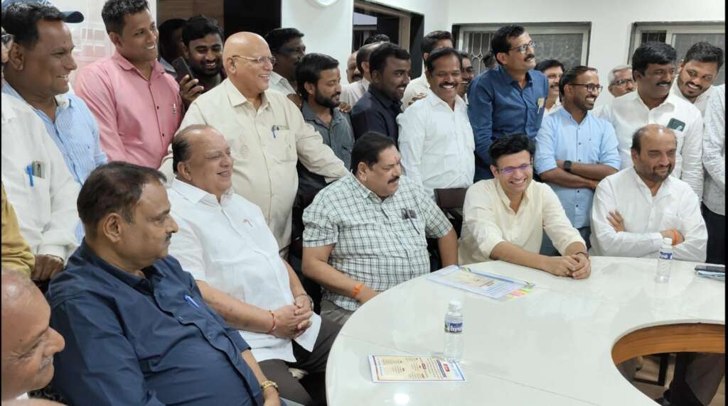 अनावधानाने गेलेला रक्तपातासारखा शब्द टाळता आला असता तर बरे झाले असते.. - मुश्रीफ