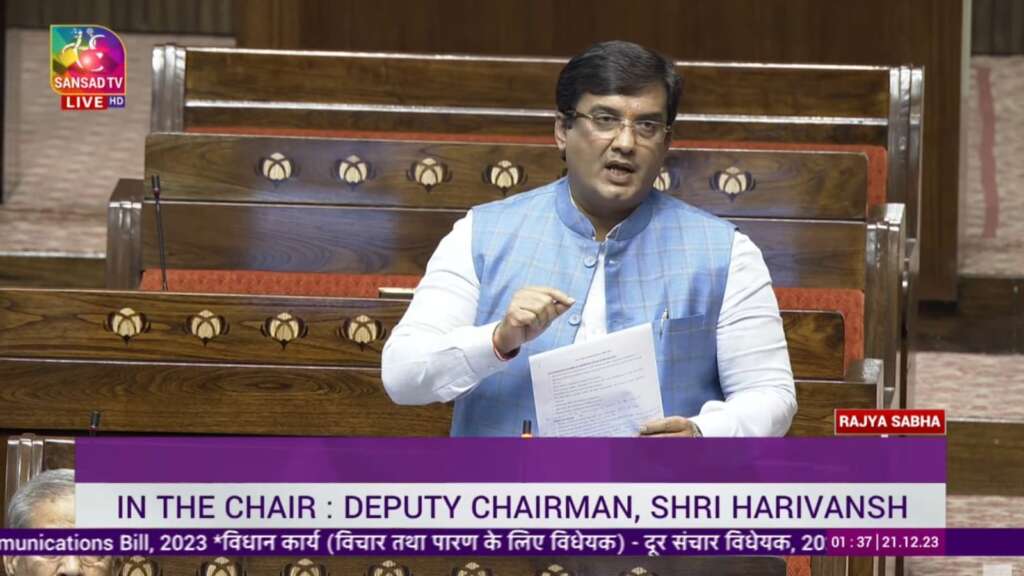 खासदार धनंजय महाडिक यांच्याकडून दुरसंचार विधेयकाला पाठिंबा, मात्र ओटीटी प्लॅटफॉर्मवर केंद्र सरकारचे नियंत्रण असावे आणि ग्रामीण भागातील सरकारी शाळांमध्ये ब्रॉडबॅण्ड इंटरनेट सेवा सुरू करण्याची खासदार महाडिक यांची मागणी