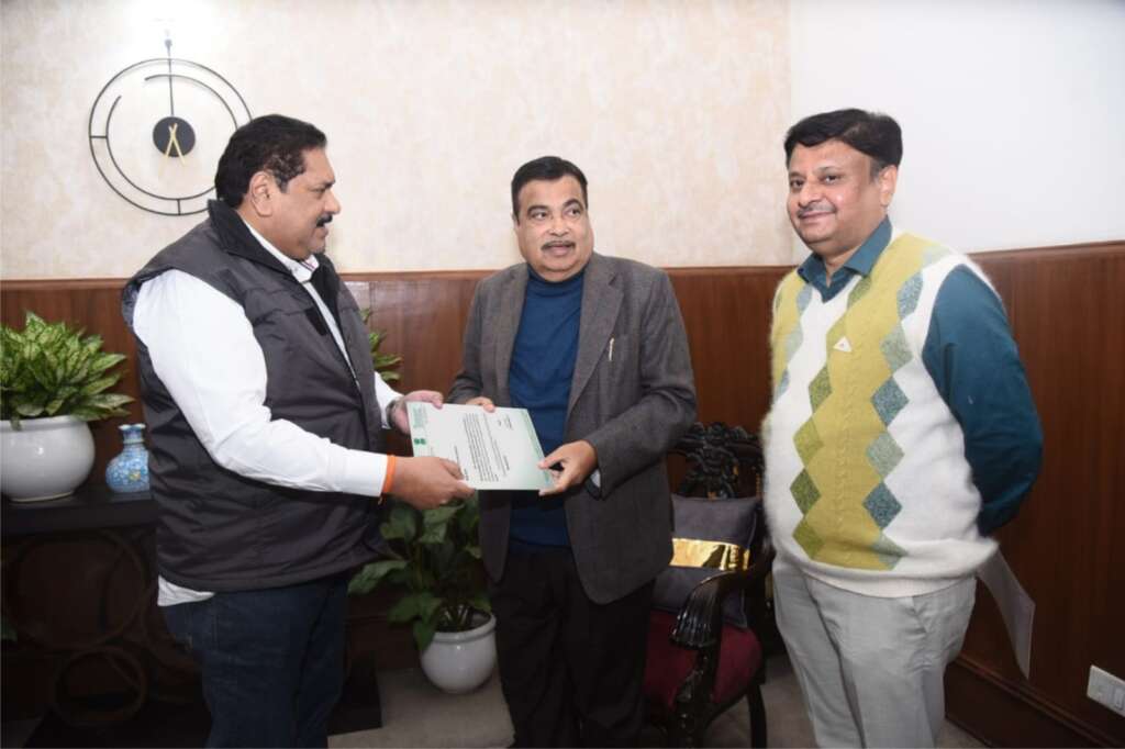 पुणे-बेंगळुरू NH4 महामार्ग विस्तारीकरणात सर्व त्रुटी दूर करू रस्ते वाहतूक आणि महामार्ग मंत्री श्री. नितीन गडकरी यांची खा. संजय मंडलिक यांना ग्वाही.