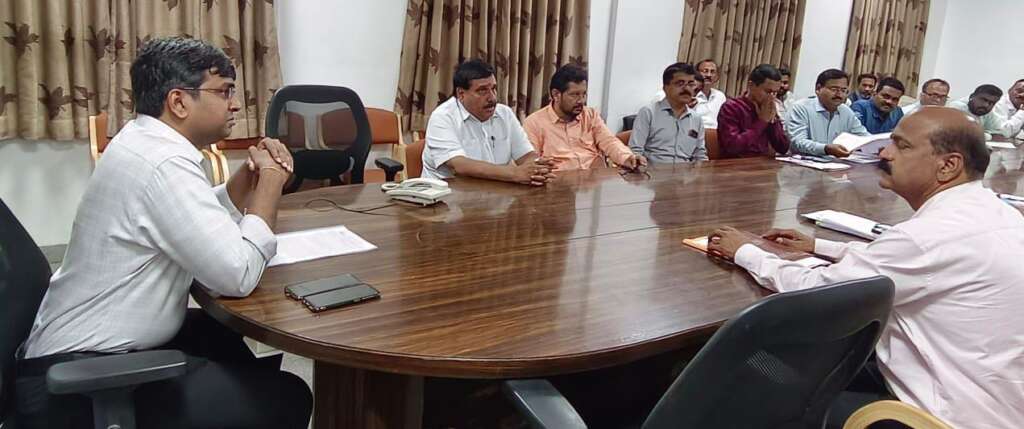 दूध अनुदान कामकाजात गती आणण्यासाठी जिल्हा परिषद व महाराष्ट्र शासन पशुसंवर्धन विभागाचा सहभाग वाढविण्या संबंधिचे मा.जिल्हाधिकारी यांना गोकुळचे निवेदन