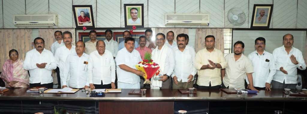 दूध उत्पादकांच्या आर्थिक उत्कर्षा मध्ये गोकुळचे मोठे योगदान..!                                                                                                    -प्रशांत मोहोडआयुक्त, राज्य दुग्ध व्यवसाय