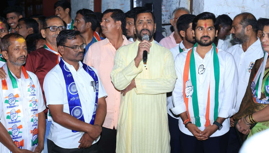 महापुराच्या काळात महाडिक कुठे होते? : प्रल्हाद शिरोटे.