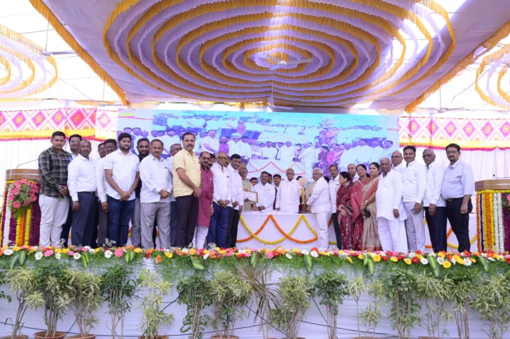 श्री दत्त (शिरोळ)च्या शिरपेचात आणखी एक मानाचा तुराकारखान्यास सर्वोत्कृष्ट ऊस विकास व संवर्धन प्रथम पुरस्कार प्रदान