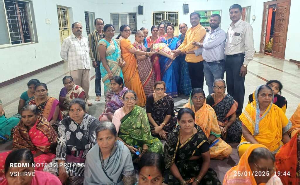विधवा महिलांसाठी हळदी कुंकू:महिला गहीवरल्या, अनेकींना अश्रू अनावर, परंपरेला फाटा देत ' राजाई महिला मंडळाचा' उपक्रम