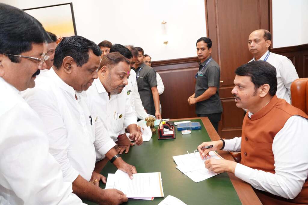 चौपट दराप्रश्नी मुख्यमंत्री देवेंद्र फडणवीस शेतकऱ्यांच्याबरोबर चर्चा करून निर्णय घेणार : आमदार डॉ. राजेंद्र पाटील यड्रावकर यांची माहिती