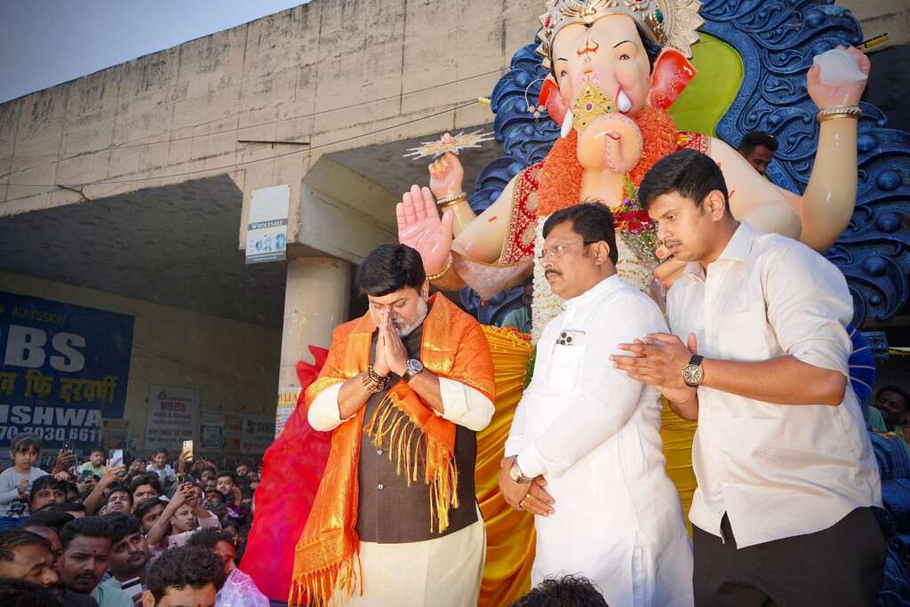 'कोल्हापूरचा राजा’ च्या आगमन सोहळ्याची गर्दी पाहून गणेशोत्सवाचा उद्देश सार्थकी - मंत्री डॉ. उदय सामंत 'कोल्हापूरचा राजा’ च्या आगमन सोहळ्याची गर्दी पाहून गणेशोत्सवाचा उद्देश सार्थकी - मंत्री डॉ. उदय सामंत