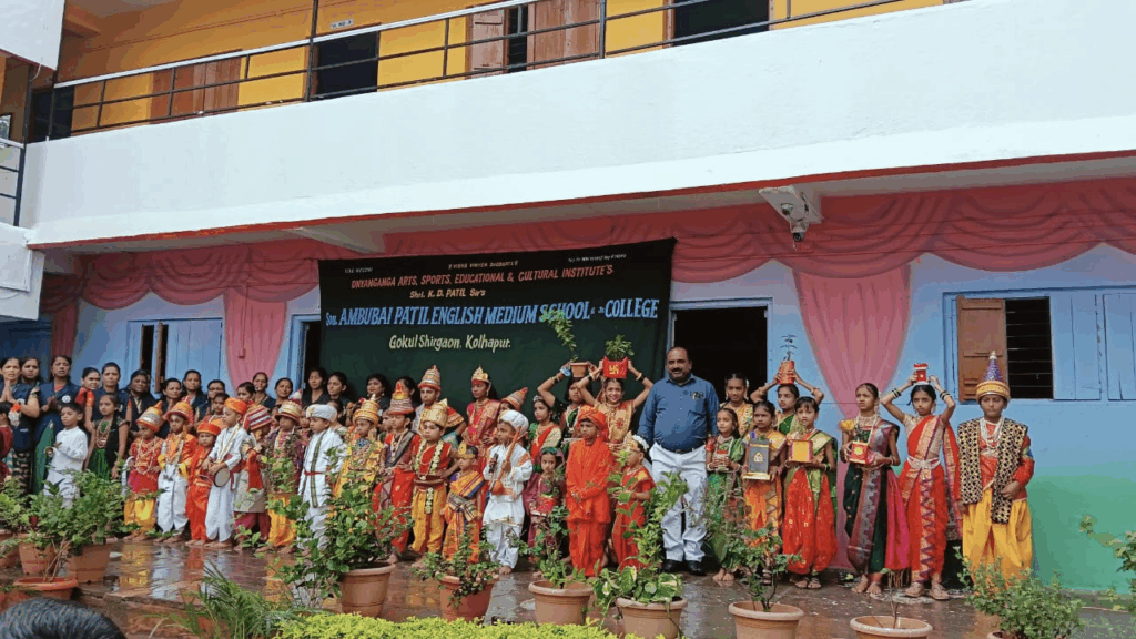 सौ. आंबूबाई पाटील इंग्लिश स्कूलमध्ये आषाढी एकादशीनिमित्त दिंडी सोहळा