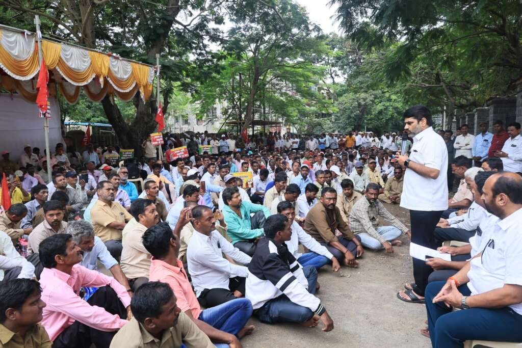 ग्रामपंचायत कर्मचाऱ्यांचा एल्गार; मंत्रालय पातळीवर संघटनेची बैठक लावण्यासाठी पाठपुरावा करणार : आ.सतेज पाटील