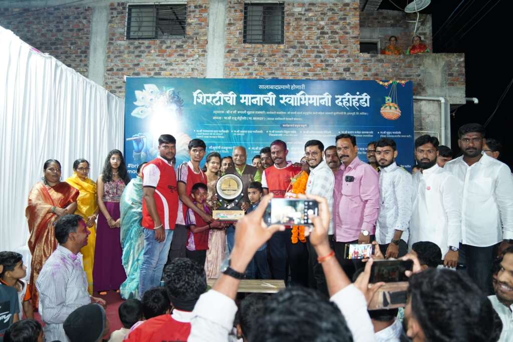 शिरटीतील स्वाभिमानी दहीहंडी कुटवाडच्या नृसिंह गोविंदा पथकाने फोडली