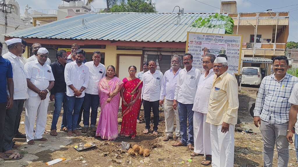 शिरटी गावचा सर्वांगीण विकास करणे हेच आमचे ध्येय : राहुल सूर्यवंशी                       शिरटी येथे ग्रामपंचायतीच्या वतीने २२ लाखांच्या विकासकामांचे उद्घाटन