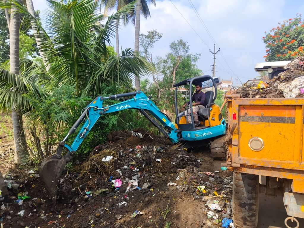 शिरटी येथे स्वच्छता अभियानातून परिसर झाला चकचकीत       ग्रामपंचायतीच्या उपक्रमाचे ग्रामस्थांतून कौतुक