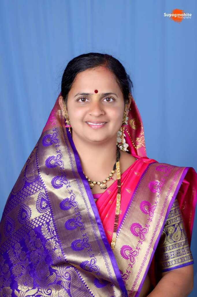 शिरोळचे सामाजिक कार्यकर्ते व पत्रकार डॉ. दगडू माने परिवाराचे शहरासाठी योगदान…..       लोकाग्रहास्तव शिरोळ नगराध्यक्ष पदासाठी सौ. संगीता माने निवडणूक रिंगणात ?