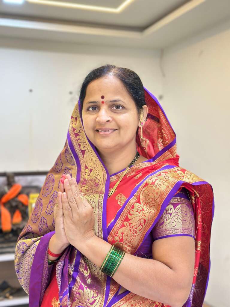 शिरोळ शहराच्या सर्वांगीण विकासासाठी नगराध्यक्ष पदाची निवडणूक लढविणार : सौ.संगीता दगडू माने... मतदारांच्या गाठीभेटी घेत संगीता माने यांचा संपर्क दौरा सुरू ; जनतेतून उस्फुर्त प्रतिसाद