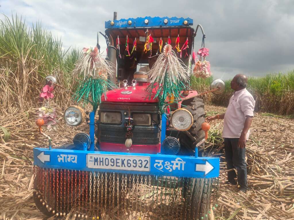 अर्जुनवाडमध्ये आंदोलन अंकुशने दत्त कारखान्याला जाणारा ऊस रोखला…  विरोध करणार्‍या दत्तच्या संचालकांच्या विरोधात आज अर्जुनवाडमध्ये सभा…