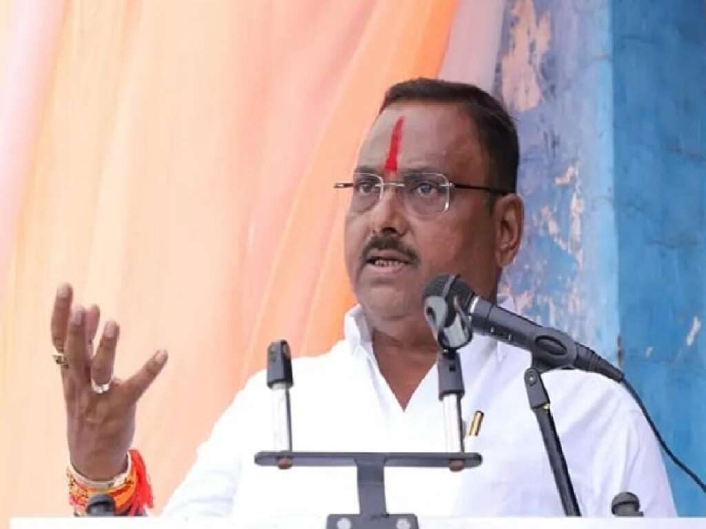 शिरोळच्या विकासासाठी श्वेता काळे योग्य नेतृत्व : आमदार राजेंद्र पाटील यड्रावकर...                   राजर्षी शाहू विकास आघाडीच्या प्रचारफेरीला उत्स्फूर्त प्रतिसाद