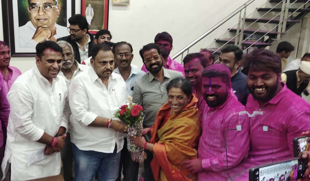 प्रभाग १३ मधील अपक्ष उमेदवार लता गाडेकर यांचा राजर्षी शाहू विकास आघाडीला पाठिंबा